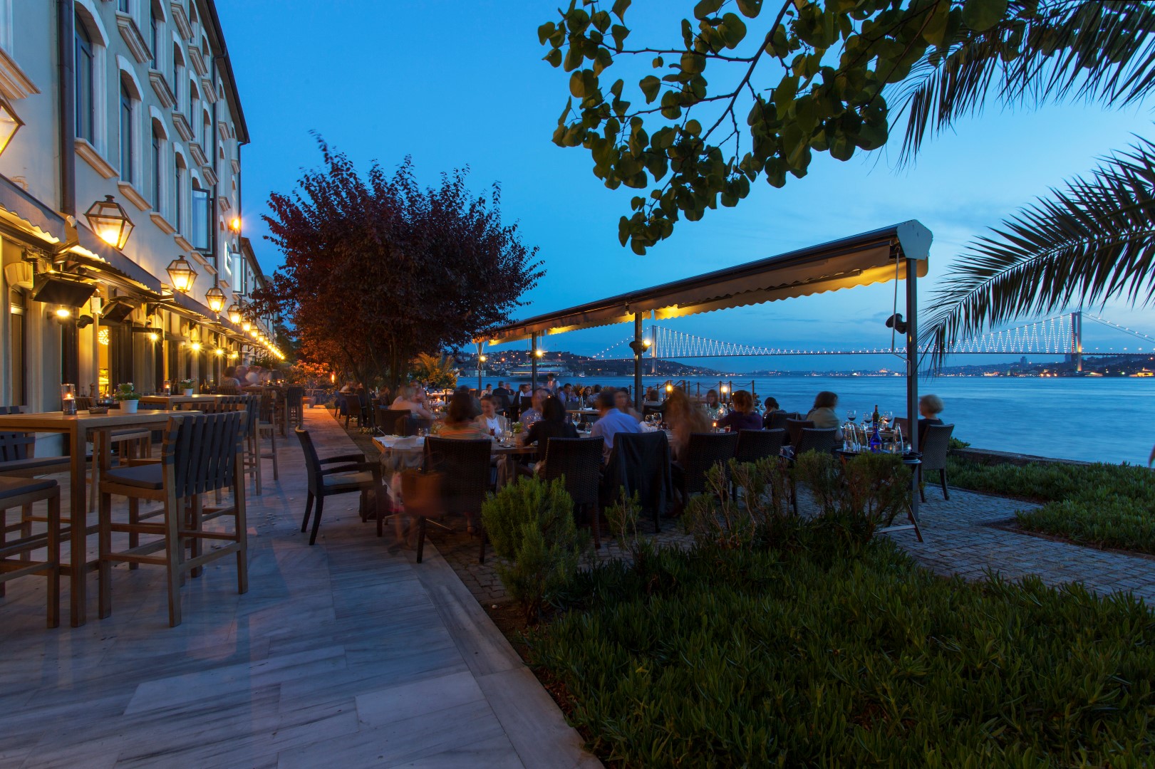 Im Tapasuma-Restaurant blickt man von der asiatischen Seite auf die Bosporus-Brücke.