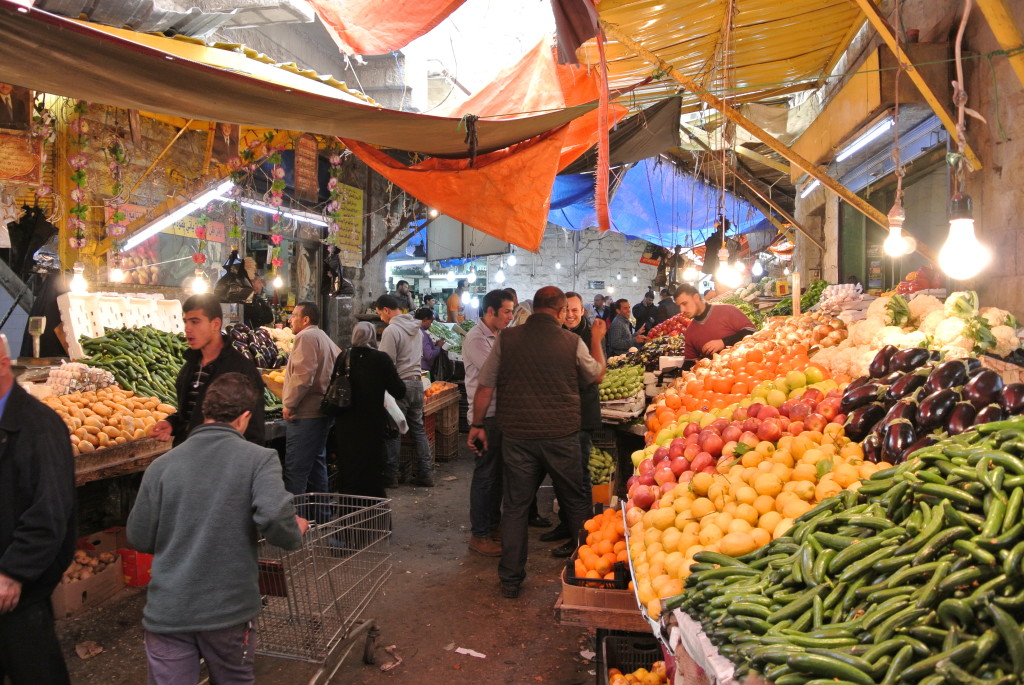 Geschäftiges Treiben am Markt von Amman.