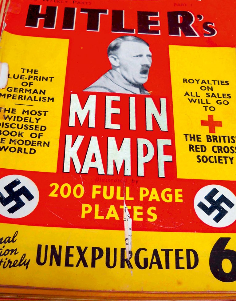 Adolf-Hitler-Mein-Kampf-Band-1-2_by-Rimini-Protokoll (Medium)