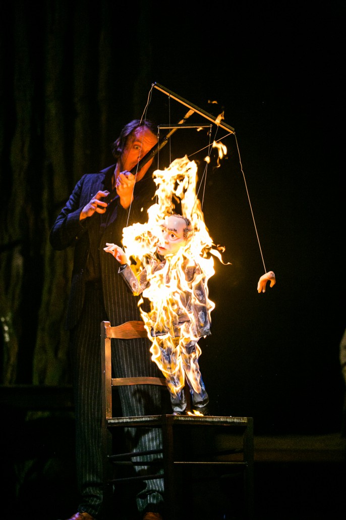 Michael Pietsch bedient seine Marionetten phänomenal. Foto: Lupi Spuma
