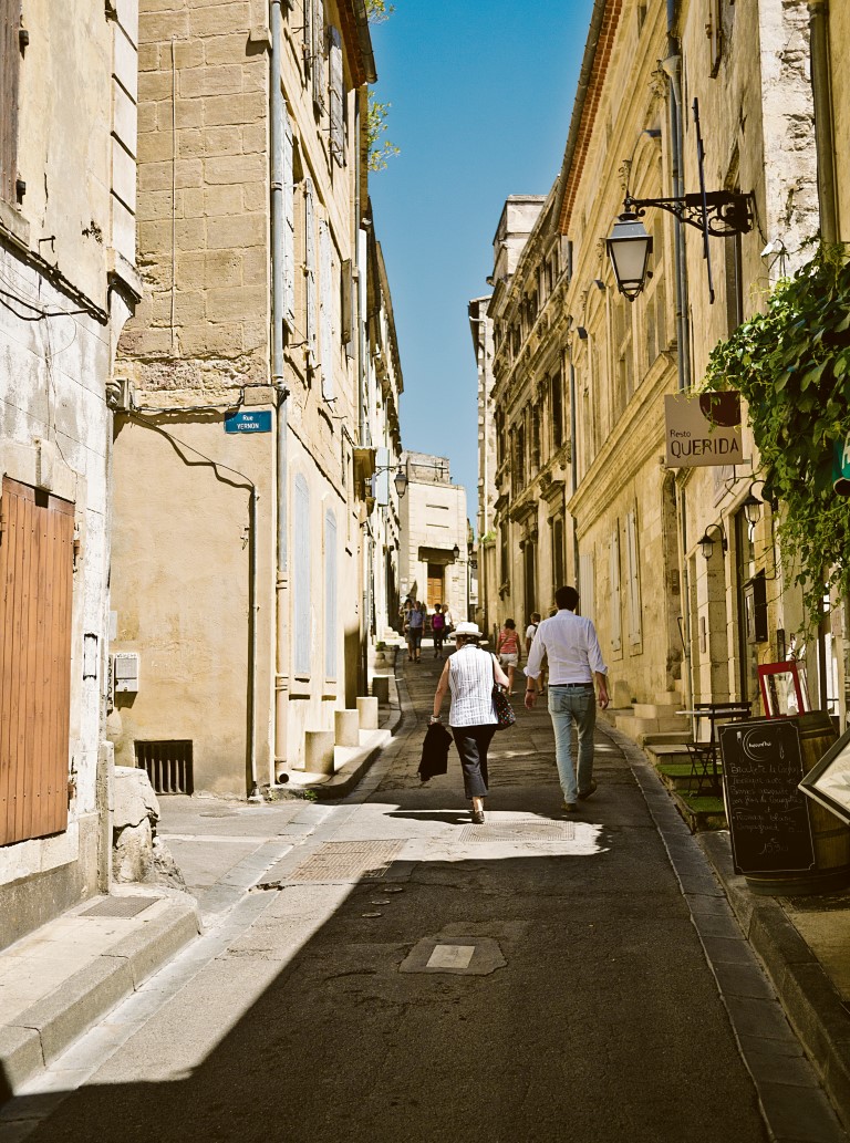 Unzählige schmucke Gassen durchziehen Arles.