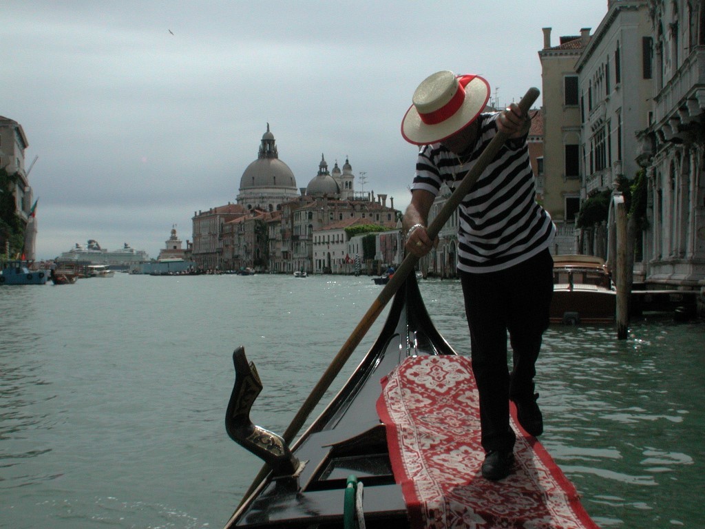 Veneto_Venezia_Canale Grande_tradizione_folclore_gondola_gondoliere 2 [foto by Boato] (Medium)