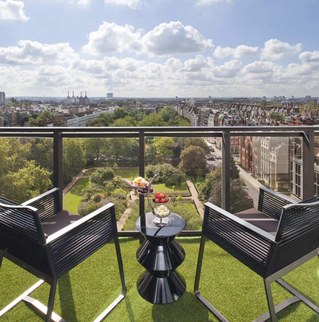 Jumeirah_Carlton_Tower_-_Royal_Suite_View_from_Terrace